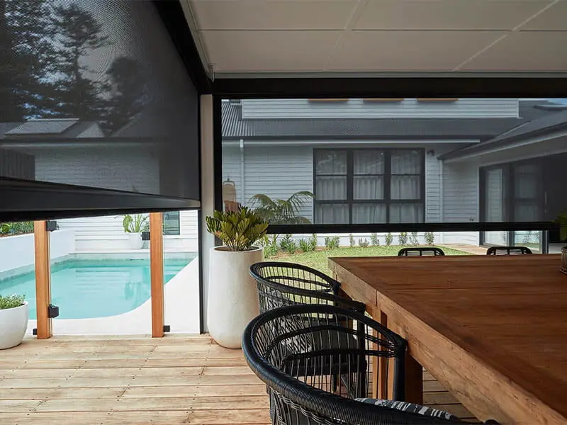 וילון גלילה שחור